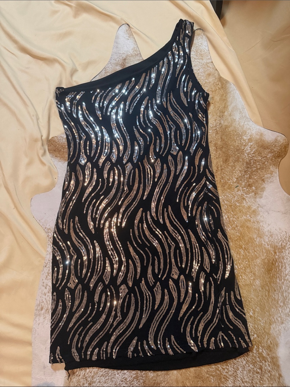 Windsor Black One-Shoulder Sequin Wave Dress